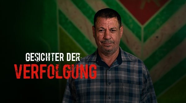 Ein Mann mit kariertem Hemd schaut in die Kamera