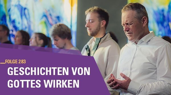 Einige Leute beten gemeinsam