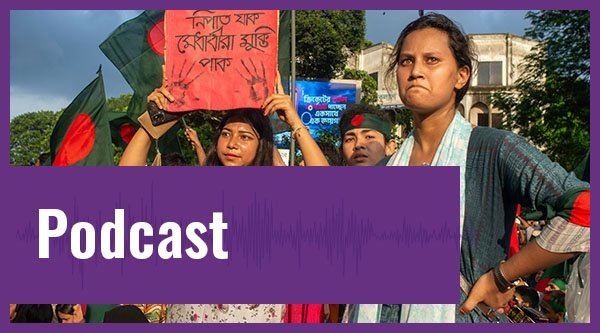 Einige Menschen demonstrieren auf der Straße