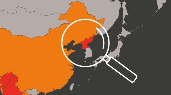 Ausschnitt der Karte des Weltverfolgungsindex mit einem Lupen-Icon