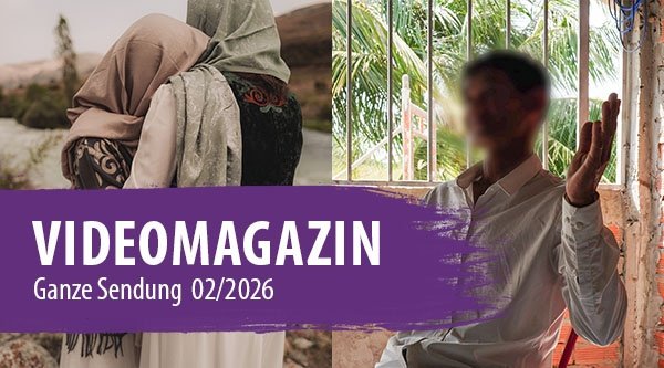 Links umarmen sich zwei Frauen und rechts erzählt ein Mann etwas