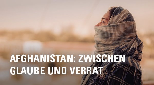 Afghanistan: Zwischen Glaube und Verrat | Eine junge Frau vor einer Wüstenlandschaft