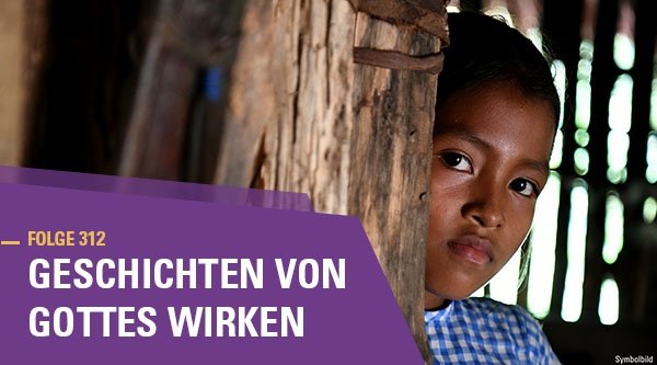 Folge 312 Geschichten von Gottes Wirken | Ein Junge schaut in Richtung des Betrachters