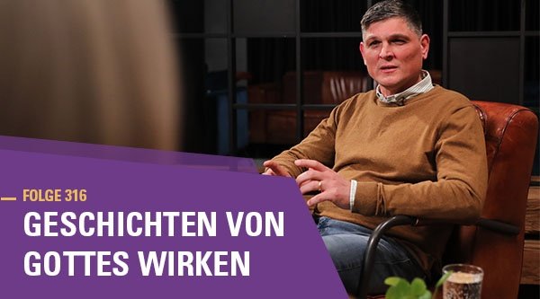 Seitliches Porträt von einem Mann