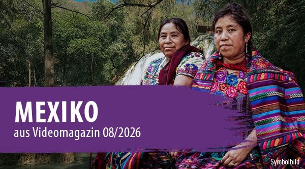 Mexiko aus Videomagazin 08/2026 | Zwei Mexikanische Frauen vor einem Wasserfall