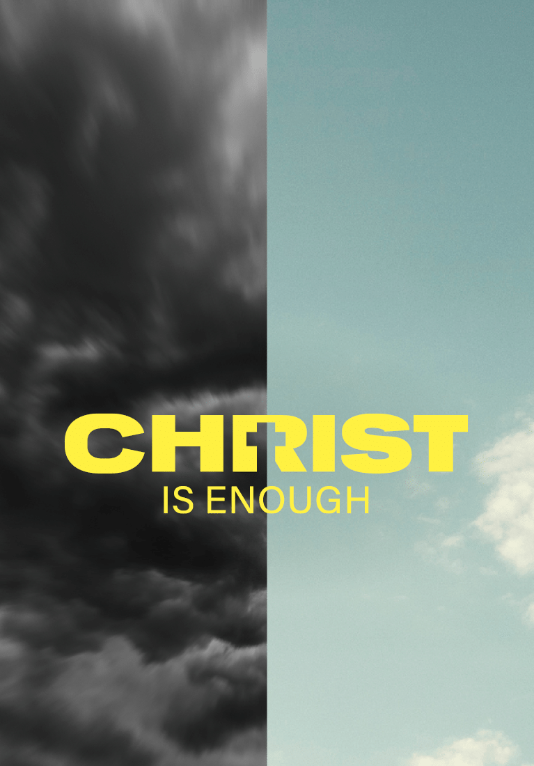 Zweiszeiliger Schriftzug "CHRIST IS ENOUGH" auf einem geteilten Hintergrund. Links schwarze dunkle Wolken. Rechts blauer Himmel mit leichter Bewölkung.