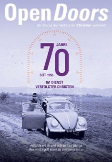 Cover des Sonderheftes 70 Jahre Jubeläum 2025 mit einem schwarzweiß Foto eines Autos.