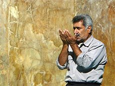 Ein Christ aus der islamischen Welt betet zu Gott