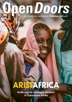 Cover des Sonderheftes Arise Africa 2025 mit einem Portrait eines Mädchens