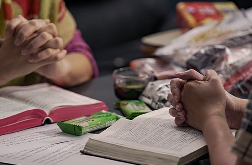 Bibelstudium, Gebet und Snacks: Treffen einer chinesischen Hauskirche (Symbolbild)