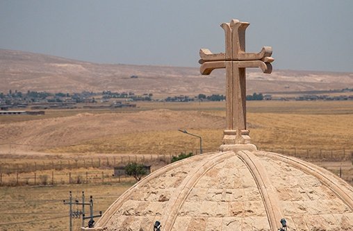 Kreuz auf einem Kirchendach