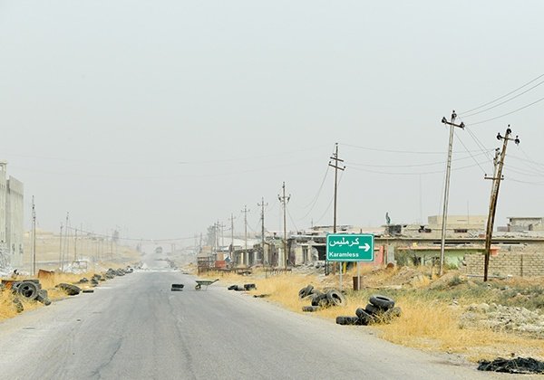 Straße nach Karamles in der Ninive-Ebene kurz nach der Befreiung vom IS