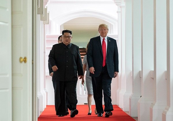 Kim Jong Un und Donald Trump beim Treffen im Singapur