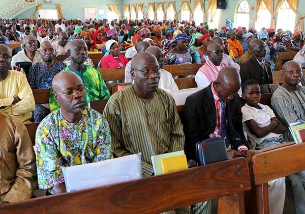 Christen bei einem Gottesdienst in Nigeria