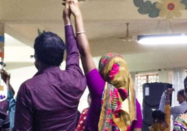 Ehepaar bei Seminar für Christen mit muslimischem Hintergrund in Bangladesch