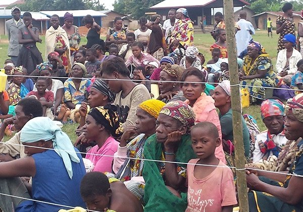 Nothilfe von Open Doors im Kongo: Flüchtlinge warten sehnsüchtig auf ihr Essen