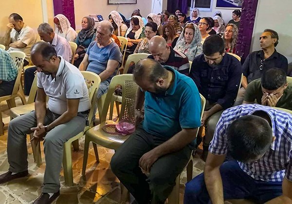 Aktuelle Momentaufnahme aus Kamischli: Christen treffen sich zum Gebet