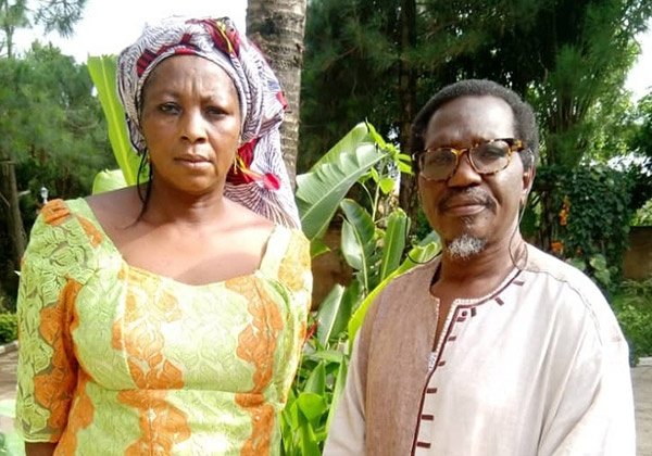 Leahs Mutter Rebecca Sharibu mit Pastor Gideon Param-Mallam (Quelle: World Watch Monitor)